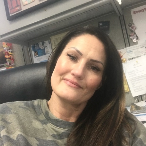 Meet your Posher, Heidi - Picture 4 of 5